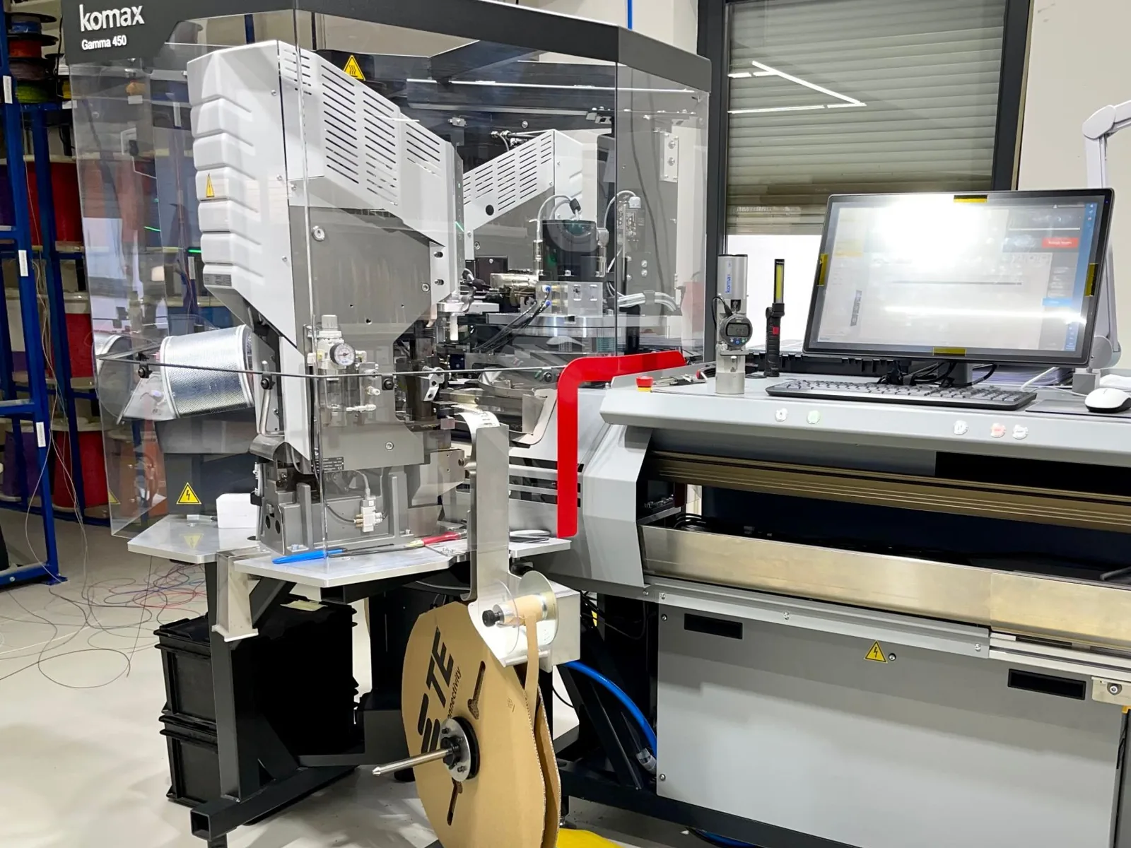Kabelvollautomat Komax Gamma 450 in unserer Fertigung