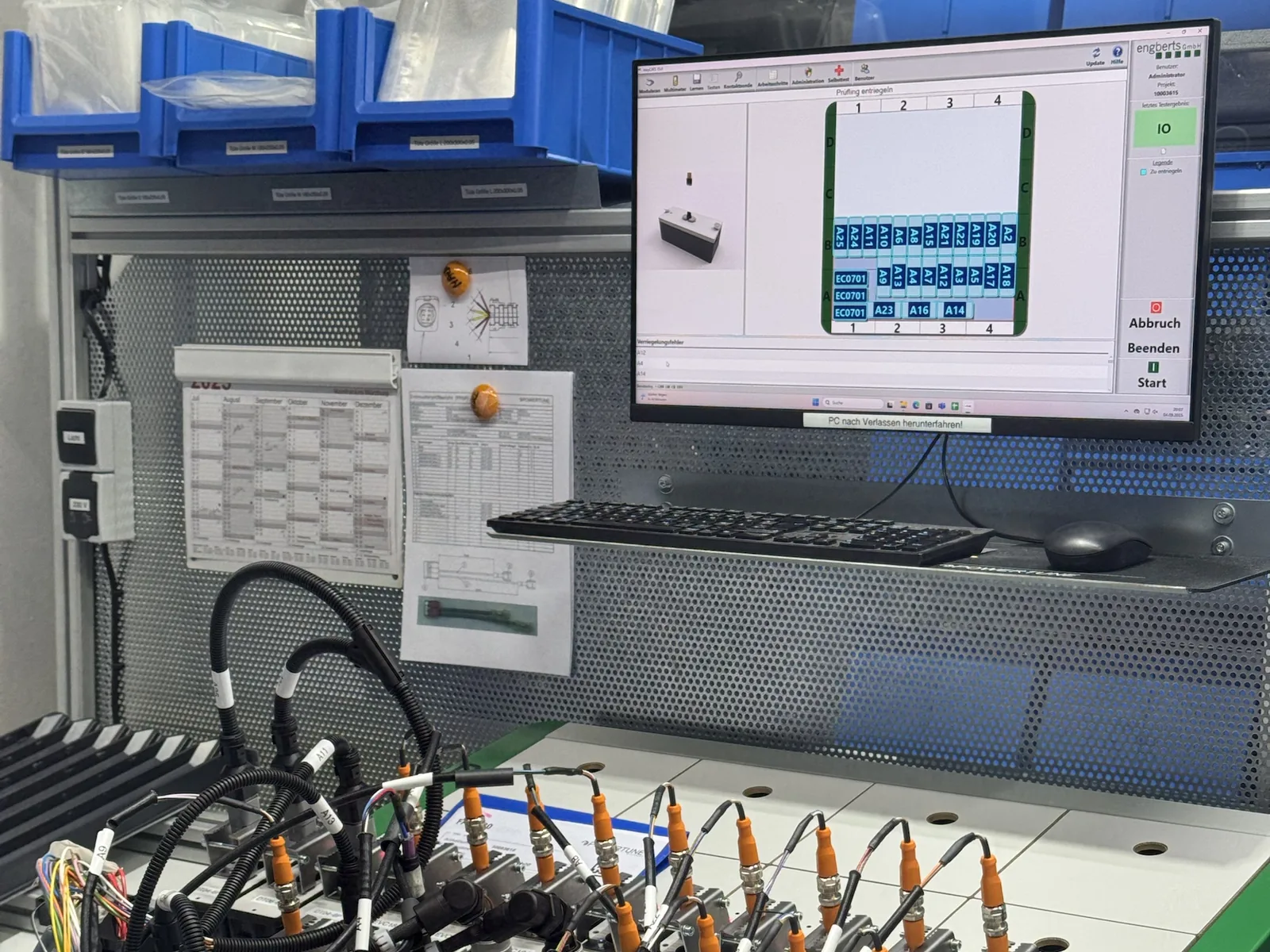 Elektrisches Prüfsystem mit Prüfmodulen in unserer Fertigung